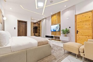 經濟公寓, 陽台, 城市景觀 | 客房內保險箱、書桌、筆電工作空間、遮光布/窗簾
