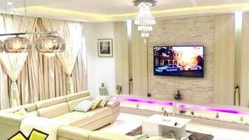 Appartement Ăconomique, balcon, vue ville | Coin sĂ©jour