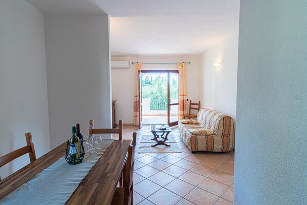 Appartement, 2 chambres, terrasse | Salle de séjour