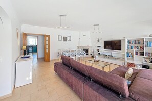 Living room - Casa Jokpa Mar Near São Rafael Beach (Albufeira)