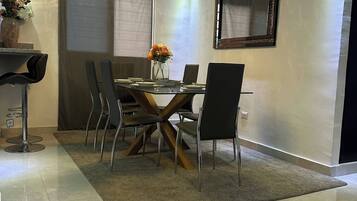 Apartment, 2 Bedrooms, Balcony, City View | Dining room