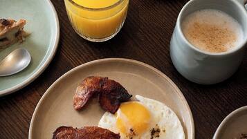 Frokostbuffé hver dag (mot et tillegg)