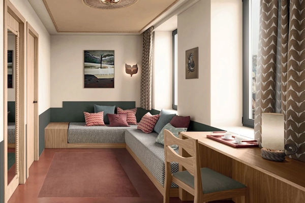 Living area | 43-inch flat-screen TV with digital channels, offices