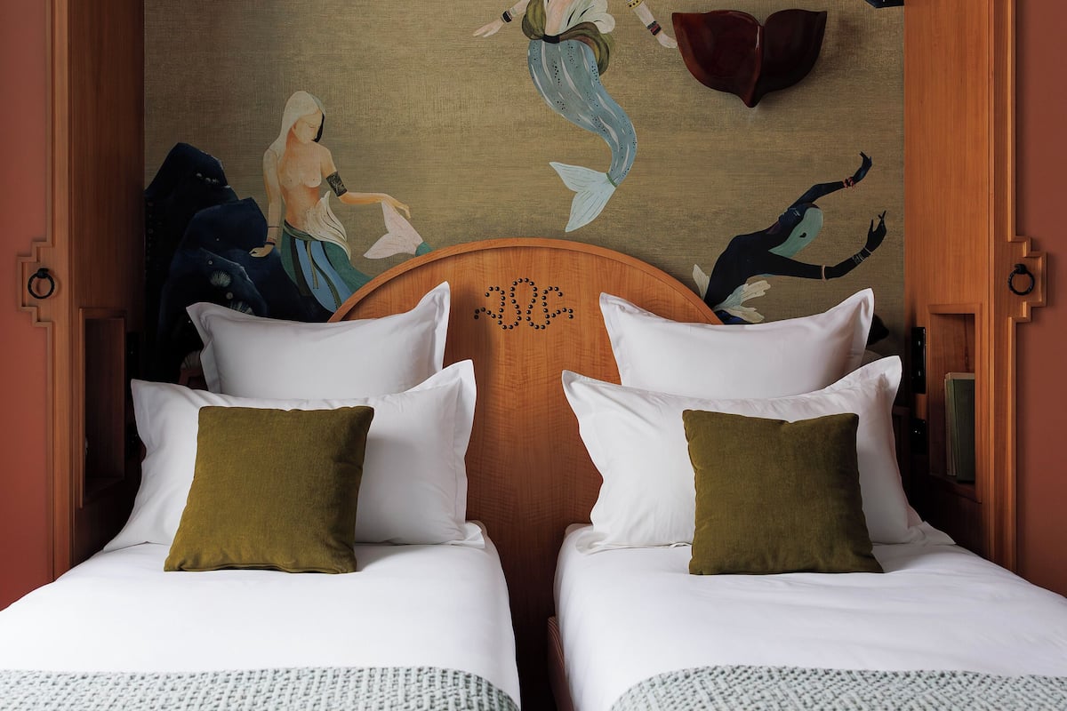 Laptop workspace, free WiFi