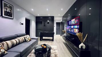 Standard Apartment, Balcony, City View | Living area