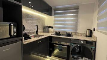 Standard Apartment, Balcony, City View | Private kitchen