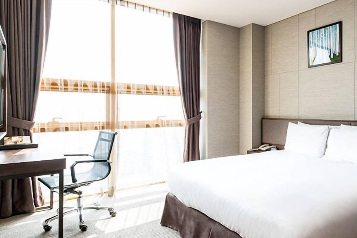 Premier Double Room | In-room safe, blackout drapes, free WiFi