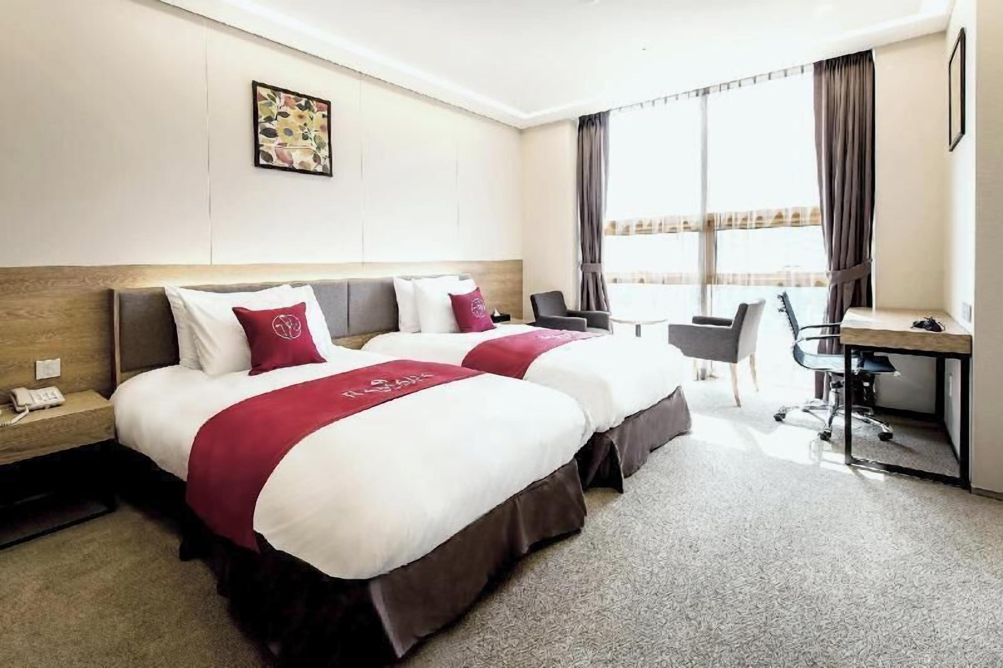 In-room safe, blackout curtains, free WiFi