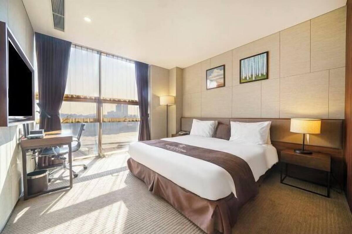 In-room safe, blackout curtains, free WiFi