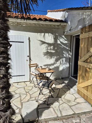 Outdoor dining - Studio des Monts (Saint-Jean-de-Monts)