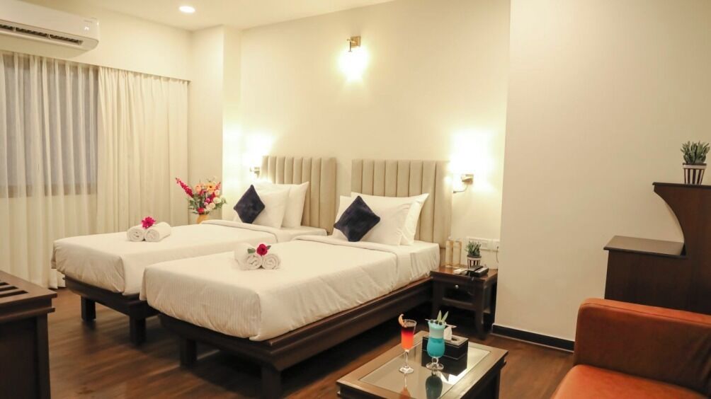 Business Twin Room | In-room safe, desk, laptop workspace, iron/ironing board