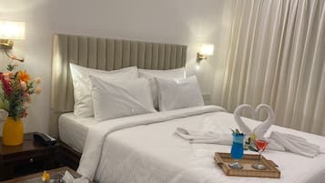 Habitació estàndard | Caixa forta a l'habitació i escriptori