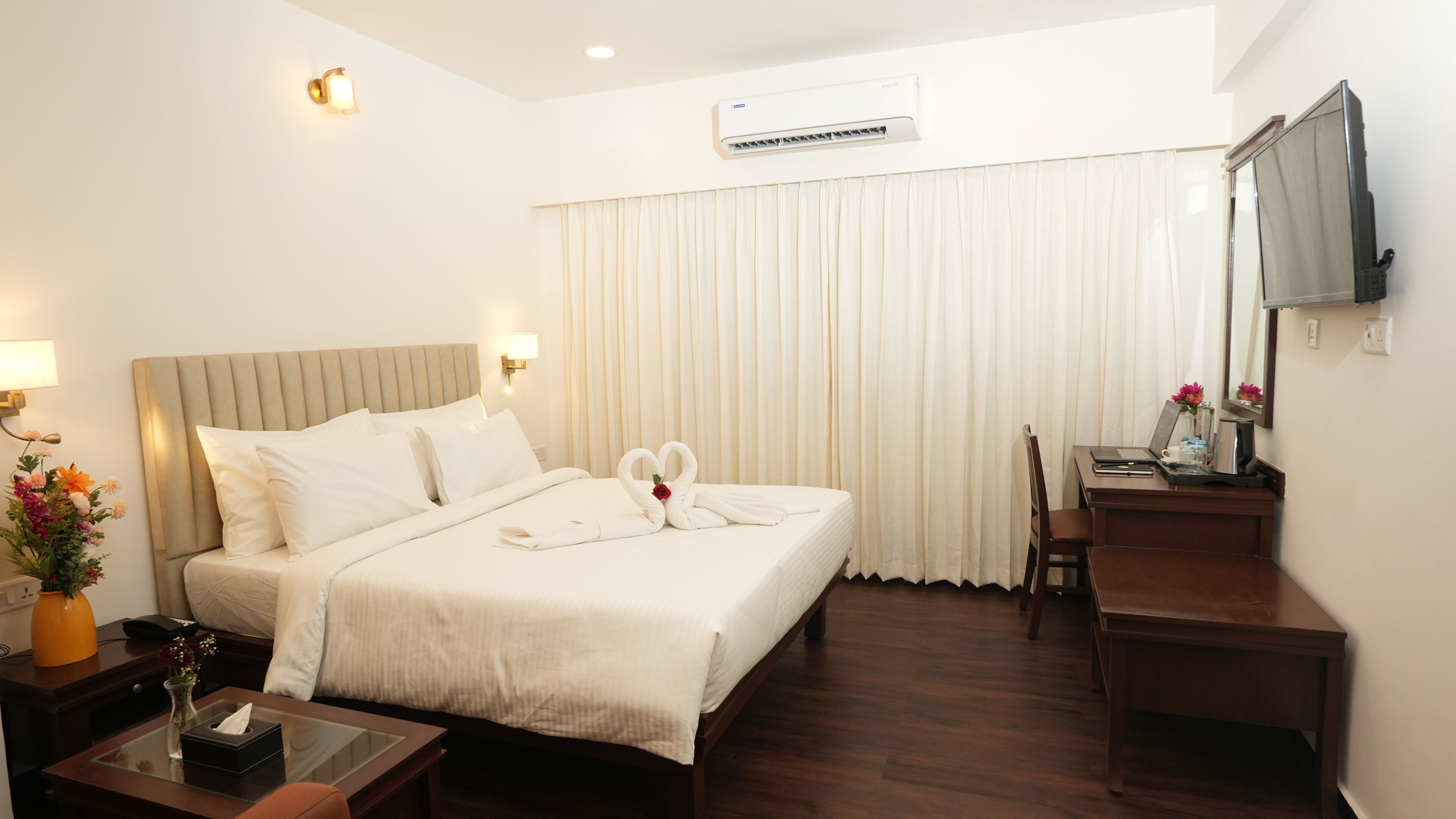 Standard Room | In-room safe, desk, laptop workspace, iron/ironing board