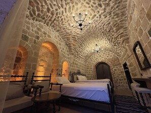 Family Room | Premium bedding, minibar, in-room safe, desk - Arami Han konağı (Mardin)