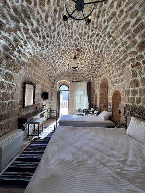 Family Room | Premium bedding, minibar, in-room safe, desk - Arami Han konağı (Mardin)