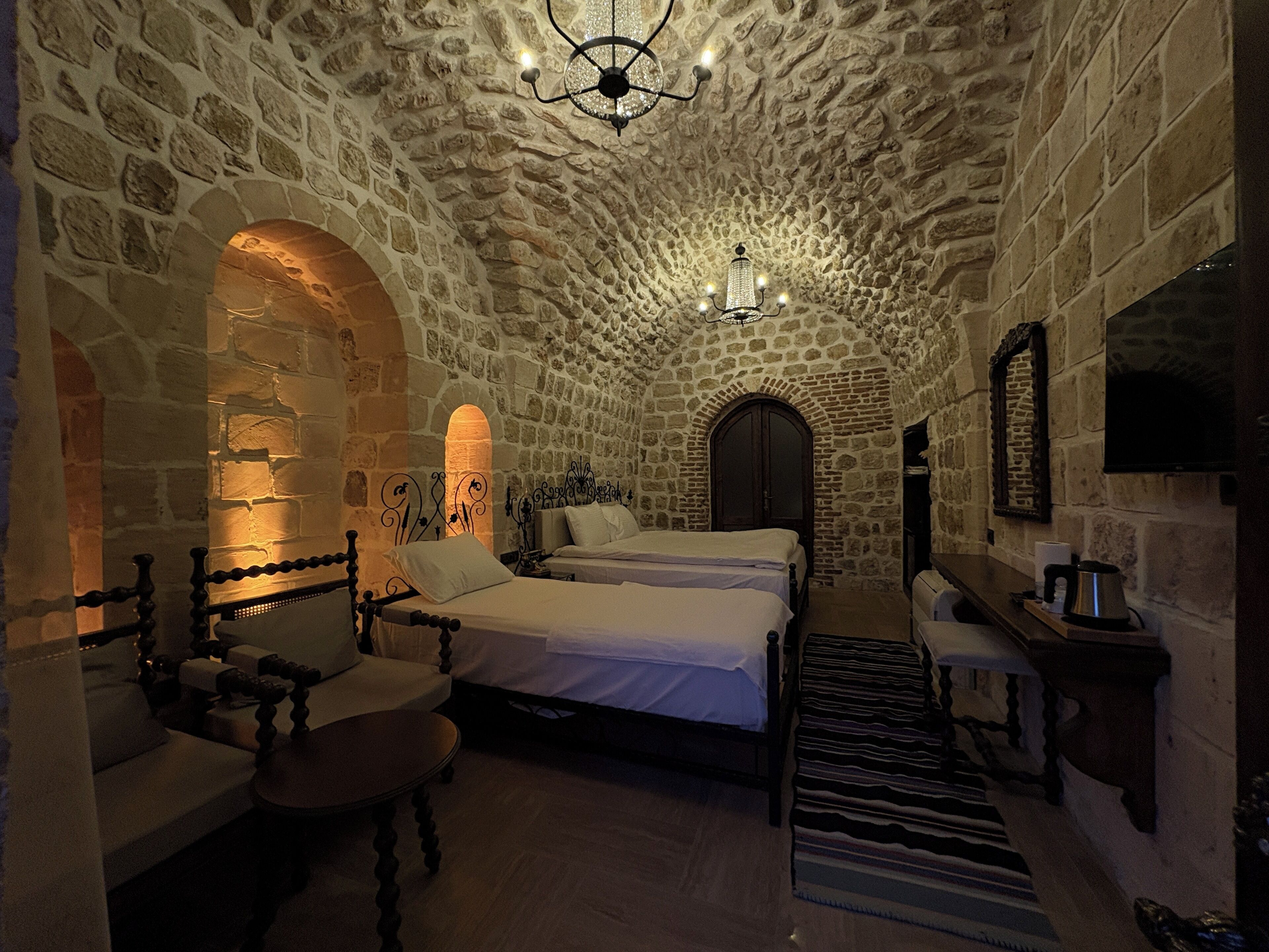 Ropa de cama de alta calidad y minibar 