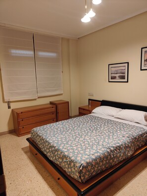 مكواة/لوح كي وواي فاي وملاءات أسرّة