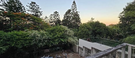 Apartment, 2 Bedrooms, Balcony, Mountain View | Property grounds