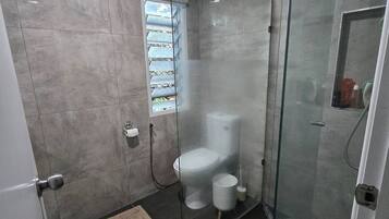 Apartment, 2 Bedrooms, Balcony, Mountain View | Bathroom