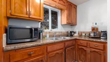 Micro-ondes, four, plaque de cuisson, lave-vaisselle