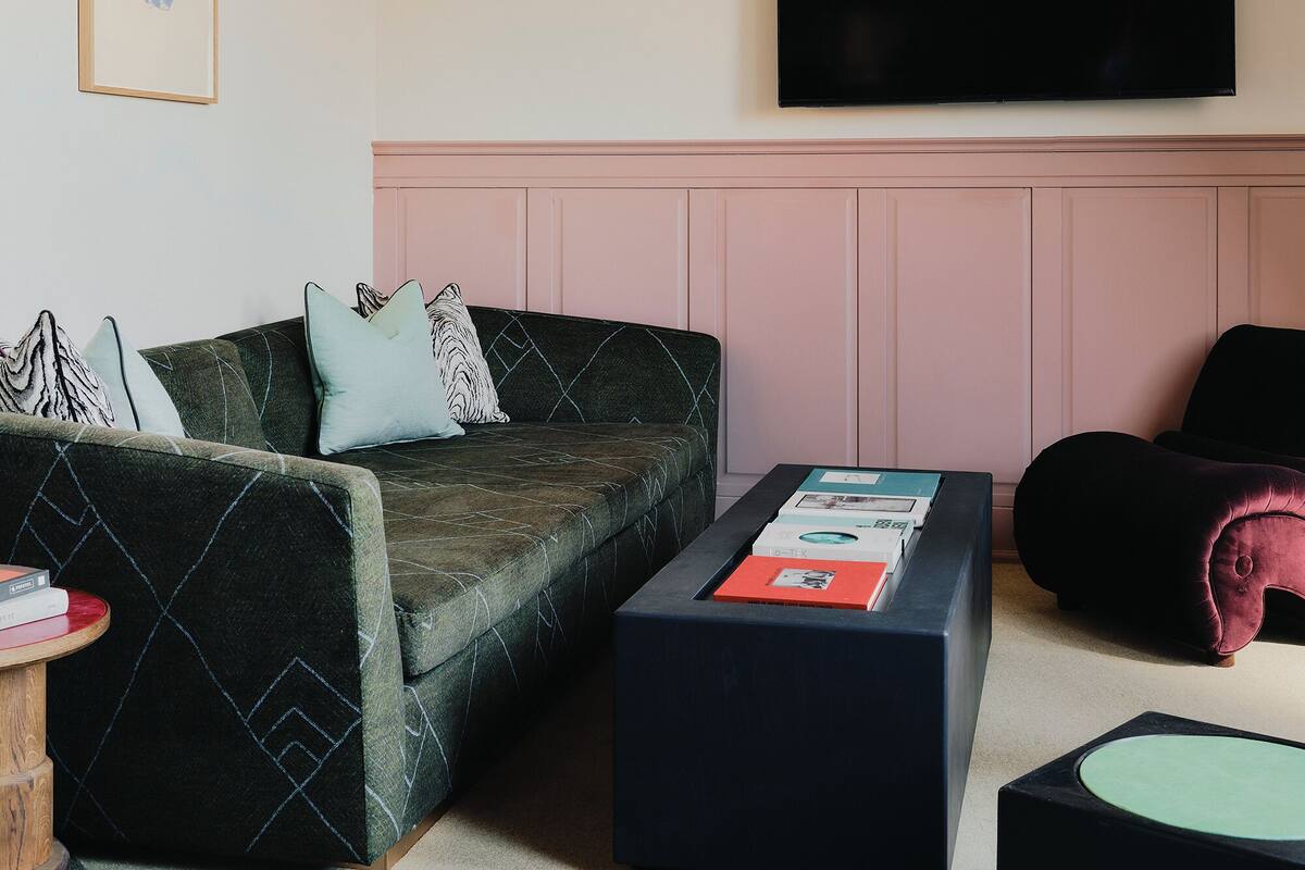 Luxury Suite, Balcony | Living area