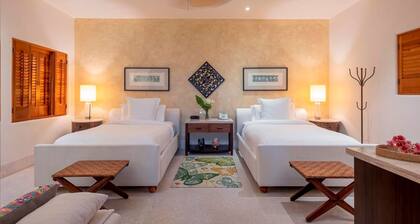 Staffed Ocean View Villa w Four Seasons Amenities