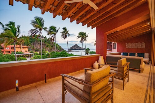 Careyes 114 Oceanfront Luxury With a Spacious Te