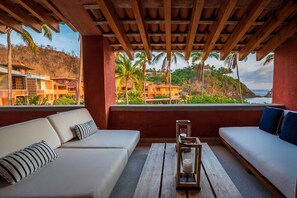 4 bedrooms - Careyes 114 Oceanfront Luxury With a Spacious Te (Costa Careyes)