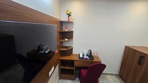 Deluxe Room | In-room safe, desk, laptop workspace, blackout drapes - Hotel Vindhya Ganga Inn (Varanasi)