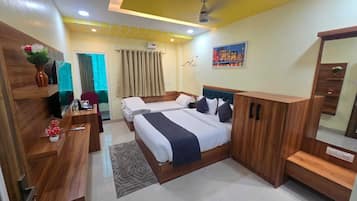 Executive kamer | Een kluis op de kamer, een bureau, een laptopwerkplek