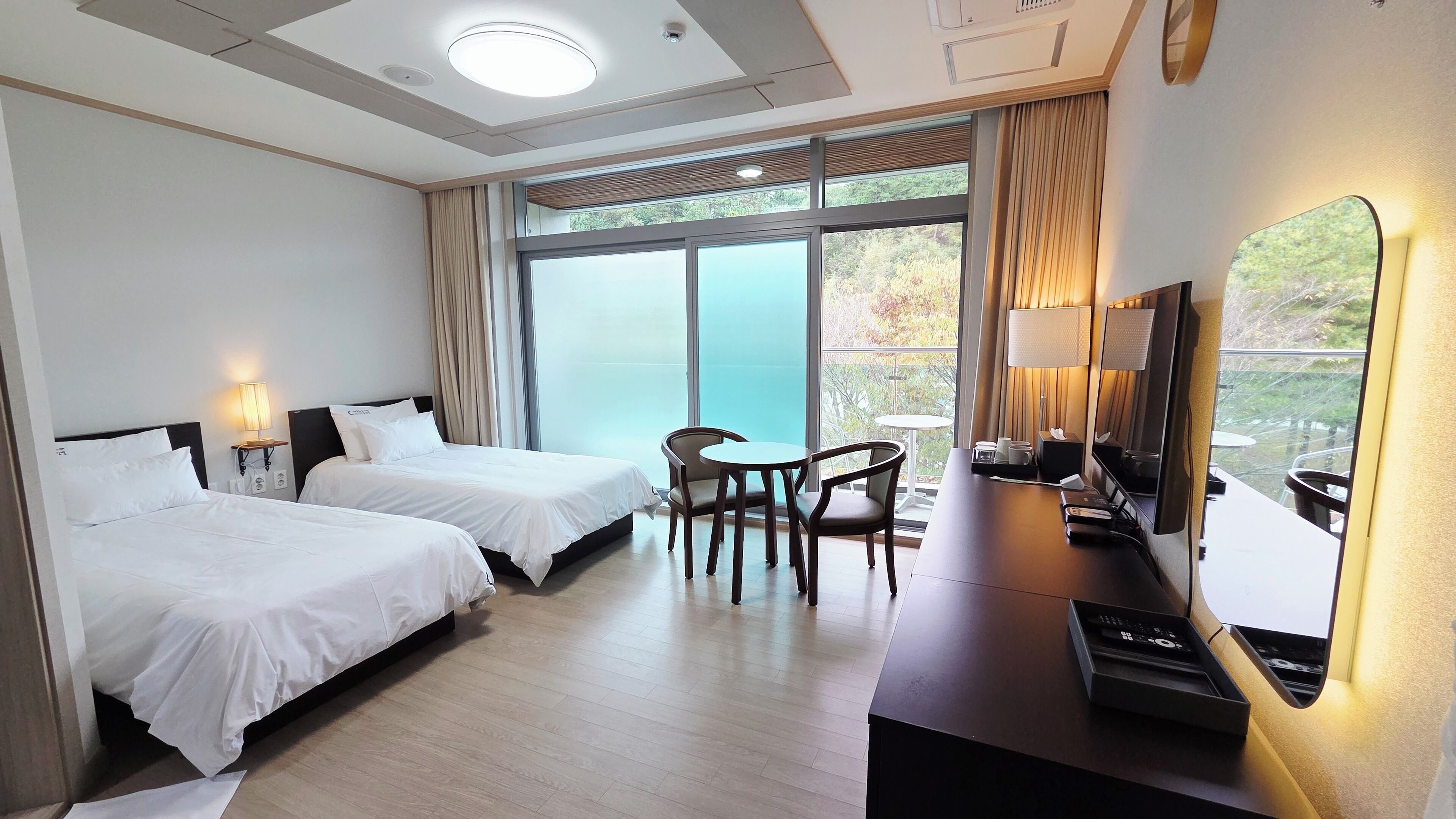 Chambre Standard avec lits jumeaux | Décoration personnalisée, ameublement personnalisé, Wi-Fi gratuit