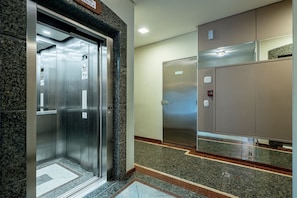 Basic Apartment | Interior - Building on the Beachfront in BC - Esas (Balneário Camboriú)