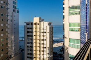 Basic Apartment | Exterior - Building on the Beachfront in BC - Esas (Balneário Camboriú)
