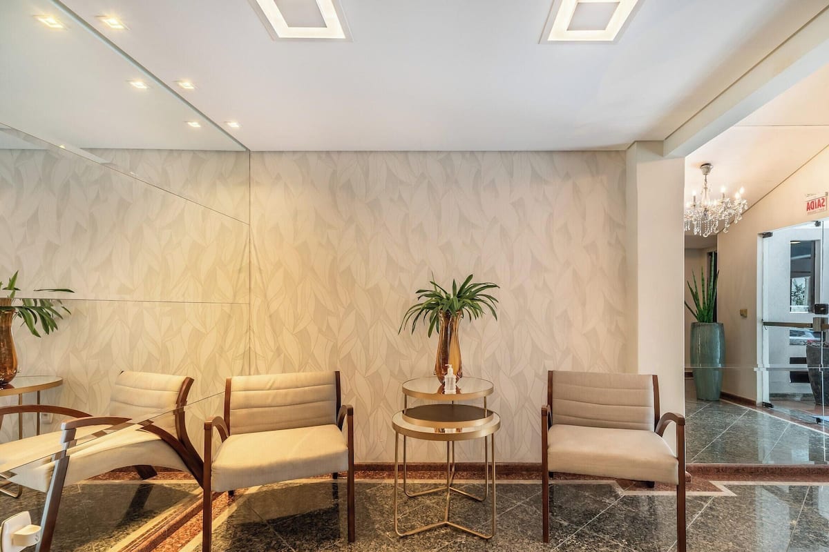 Basic Apartment | Lobby