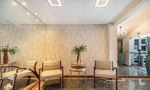 Lobby - Building on the Beachfront in BC - Esas (Balneário Camboriú)
