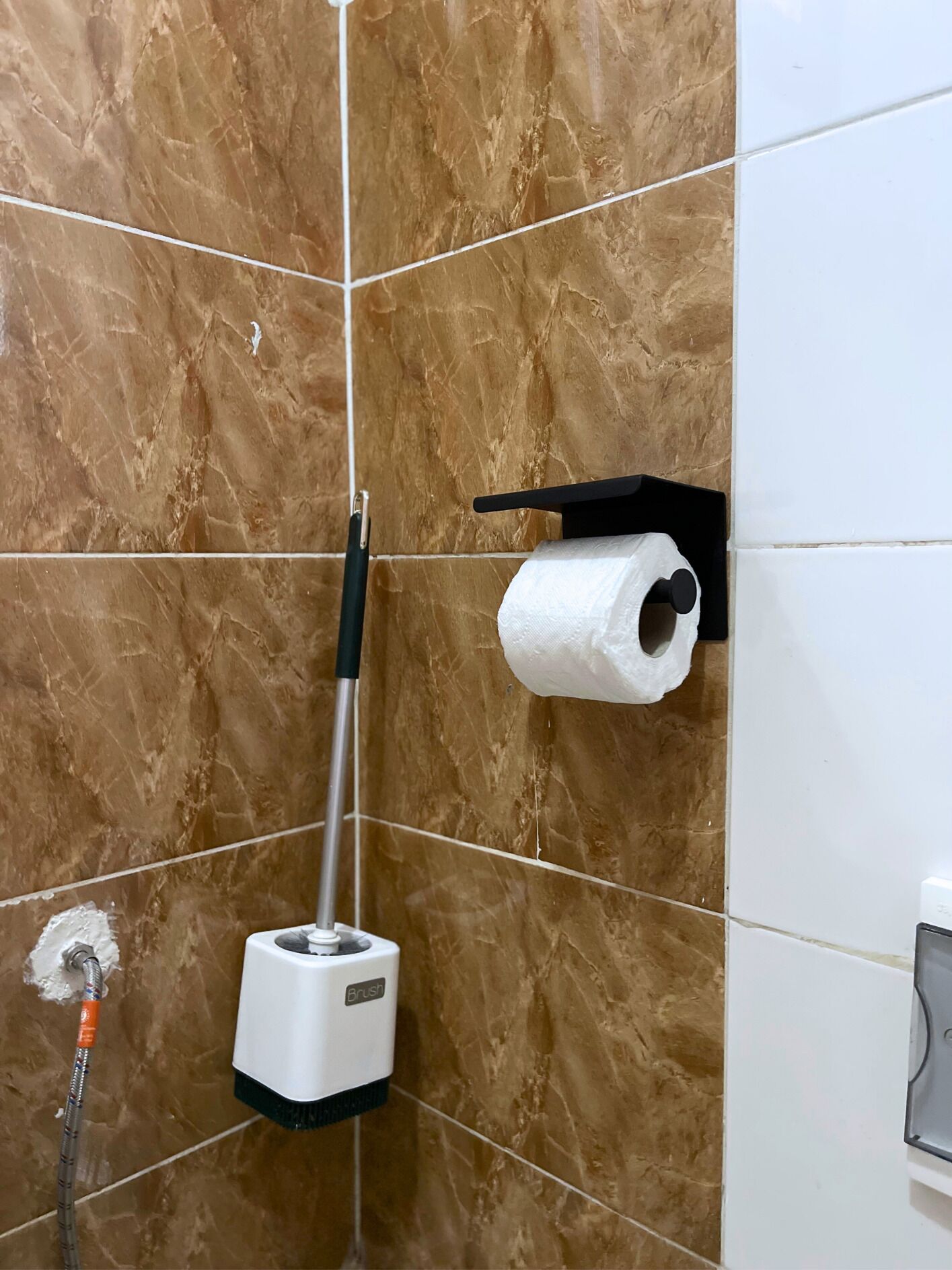 Artículos de tocador gratuitos, secador de pelo, pantuflas, jabón