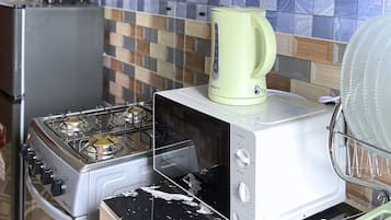 Apartamento Deluxe, balcón, vistas a la ciudad | Servicio de comidas en la habitación