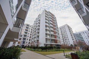 Exterior - Stylish Studio in the Center of Warsaw | Parking and Balcony (Warszawa)