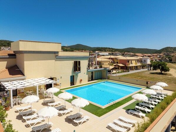 Outdoor pool - Elegant House in Villasimius (Villasimius)