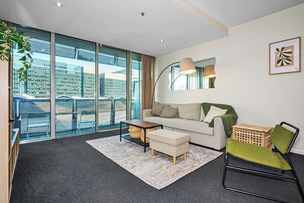 TV - Steps away from South Cross - Easy 2B Urban Living (West Melbourne)