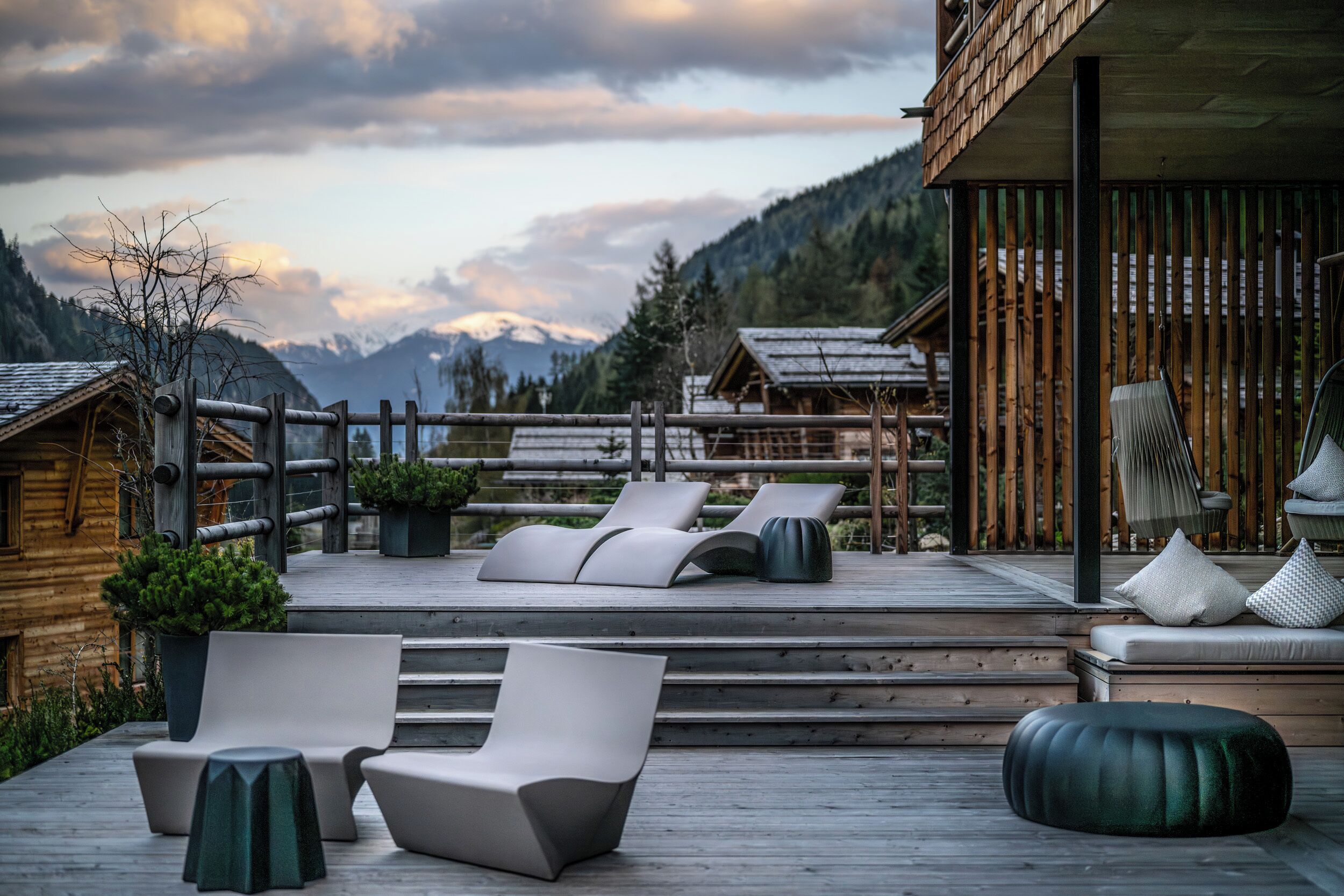 Couples treatment rooms, hot tub, body treatments, aromatherapy