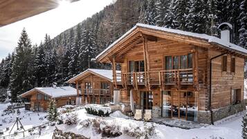 Chalet, 3 kamar tidur, pemandangan kebun | Brankas, tirai kedap cahaya, kedap suara, dan setrika/meja setrika