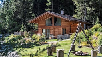 Chalet, 2 Bedrooms, Garden View | In-room safe, blackout curtains, soundproofing, iron/ironing board
