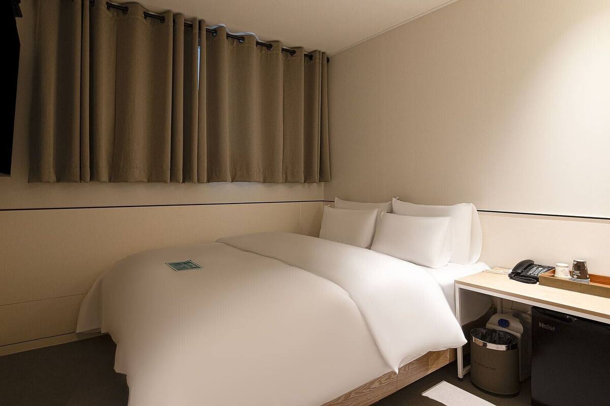 Habitación doble estándar | Wifi gratis, decoración personalizada y muebles diferentes 
