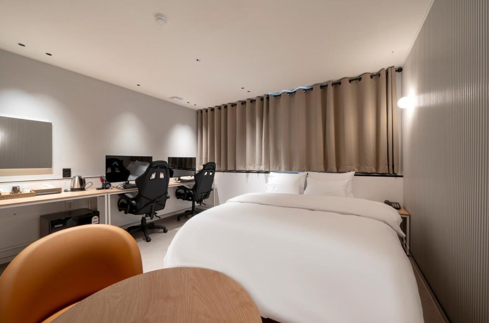 Deluxe Queen | Decoración personalizada, muebles diferentes y wifi gratis 