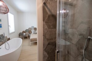 Shower, towels, soap, toilet paper - Villa Calatubo | Alcamo Marina | Sea View | Private Pool | Near Sandy Beach (Alcamo)
