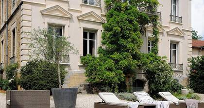 Le Manoir Amazing Hotel Particulier with garden and pool