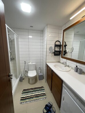 Hair dryer, towels, toilet paper - Apartments Near Baku Airport (Baku)