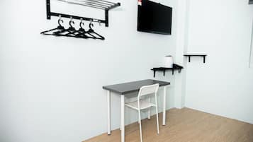 Bureau, espace de travail pour ordinateur portable, Wi-Fi gratuit