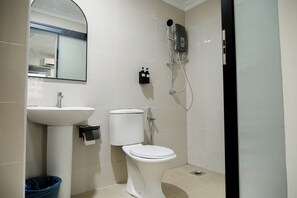 Standard Double or Twin Room, Non Smoking, City View | Bathroom | Shower, free toiletries, towels, soap - Alami Garden Hotel Kuala Lumpur (Kuala Lumpur)